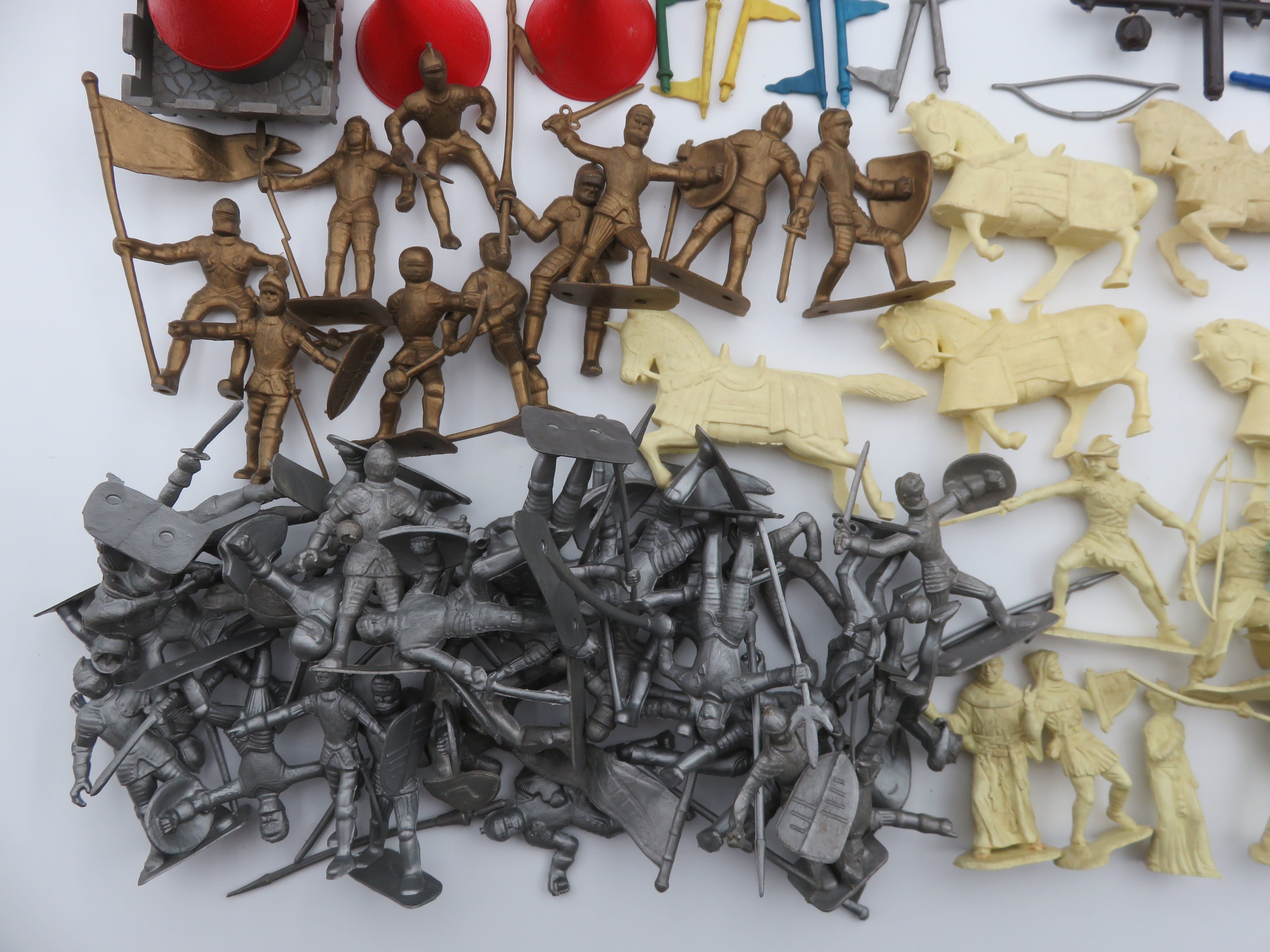 VINTAGE Robin Hood Castle Set - Louis Marx & Co./Marx Toys (c. 1956) #4724 Collectible